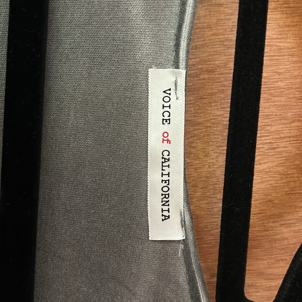 Voice of California. Gray ombré duster with stud accent on front. Size large - Picture 4 of 6